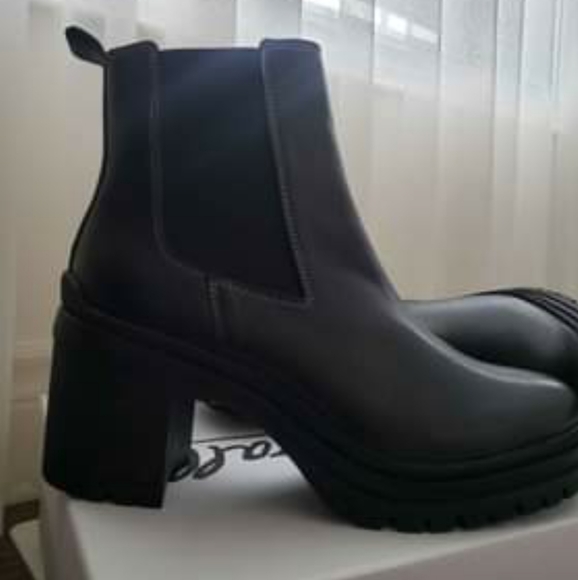 Ankle leather boots - Picture 2 of 4